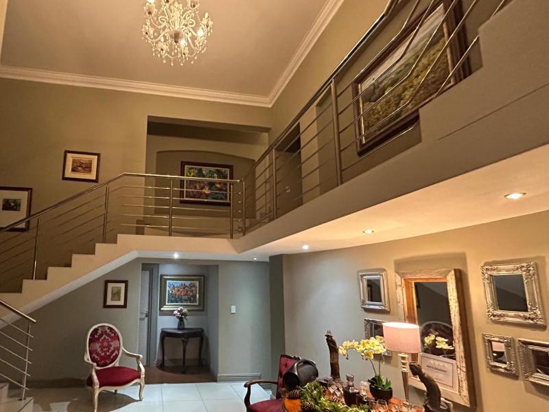 Alabaster Luxe Villa - image 10