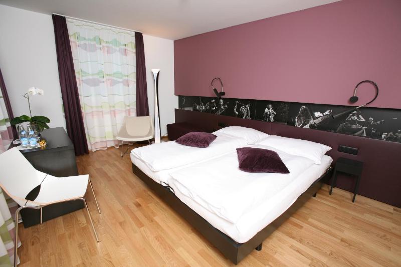 Superior Double Room image 4