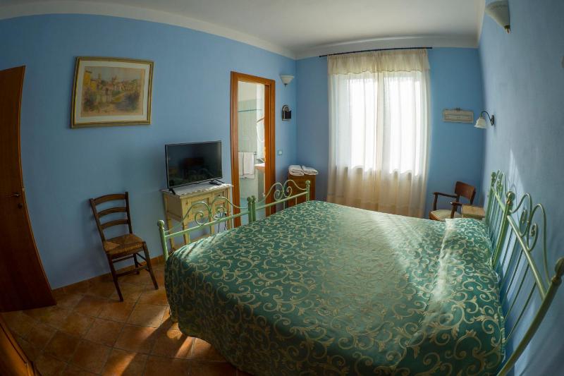 Large Double Room image 3