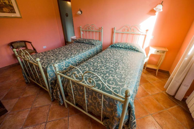 Large Double Room image 4
