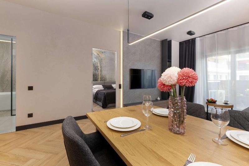 Modern Apartment with AC & Parking in Wrocław by Noclegi Renters - image 5