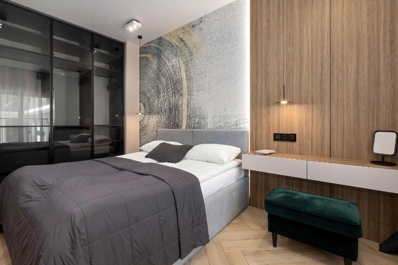 Modern Apartment with AC & Parking in Wrocław by Noclegi Renters - image 32