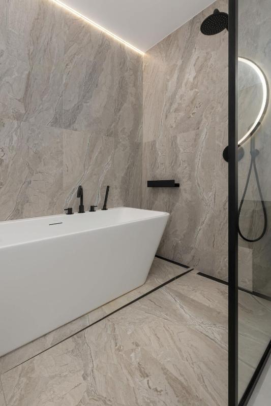 Modern Apartment with AC & Parking in Wrocław by Noclegi Renters - image 31