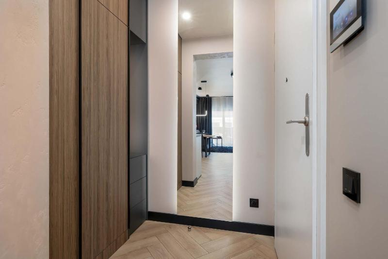Modern Apartment with AC & Parking in Wrocław by Noclegi Renters - image 28