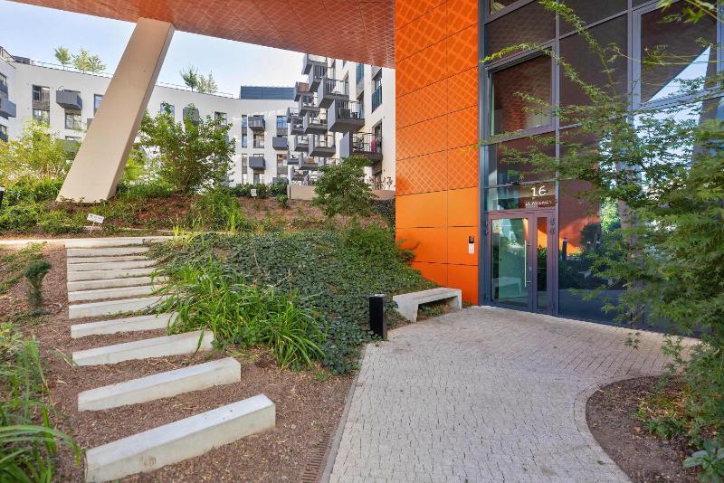 Modern Apartment with AC & Parking in Wrocław by Noclegi Renters - image 20