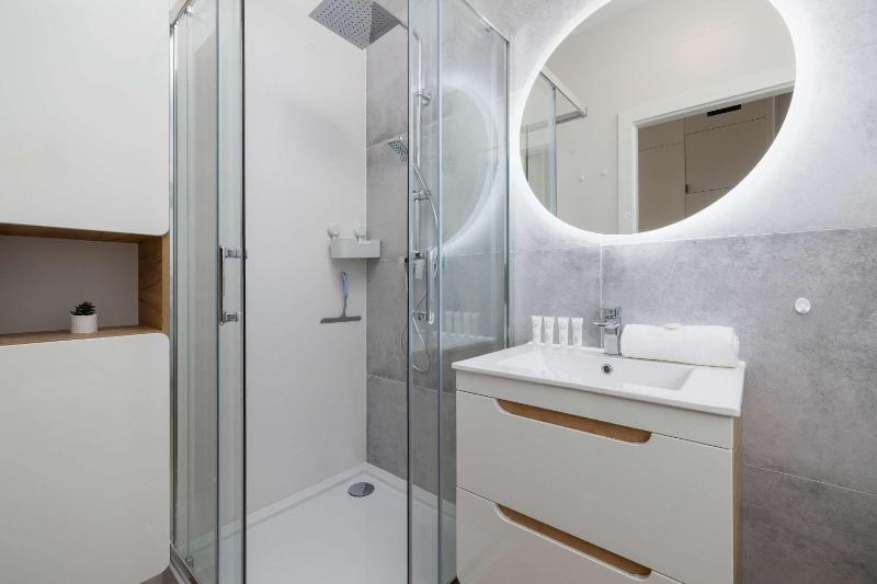 Cosy Apartments in the Centre of Katowice with Parking by Noclegi Renters - image 7