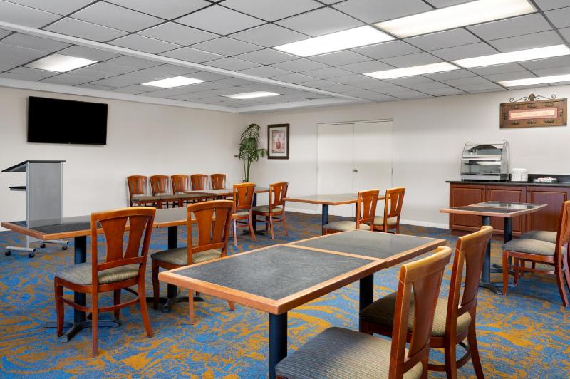 Hotel South Tampa & Suites - image 40