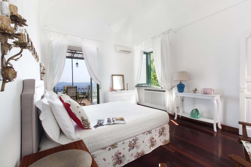 Amore Rentals - Villa Lo Scoglio - image 47