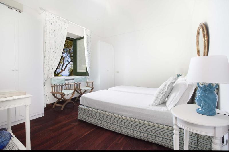 Amore Rentals - Villa Lo Scoglio - image 3