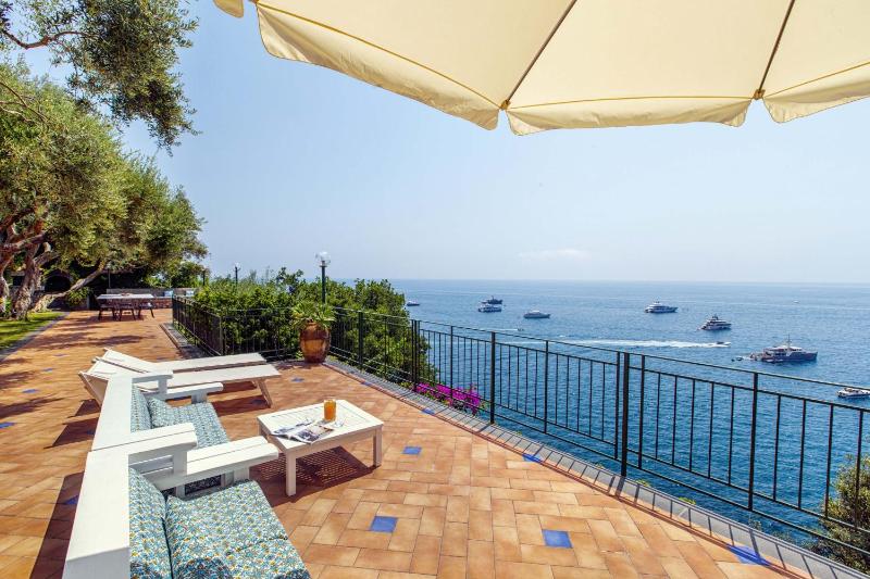 Amore Rentals - Villa Lo Scoglio - image 32