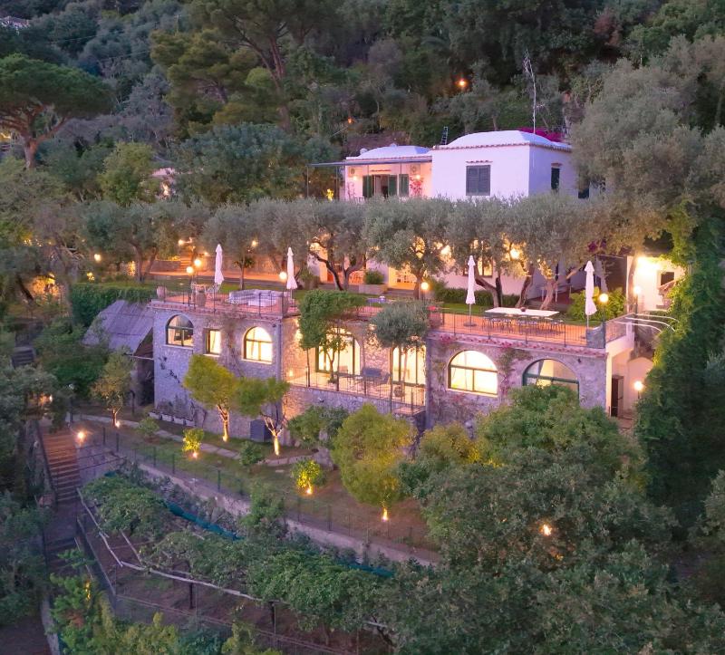 Amore Rentals - Villa Lo Scoglio - image 14