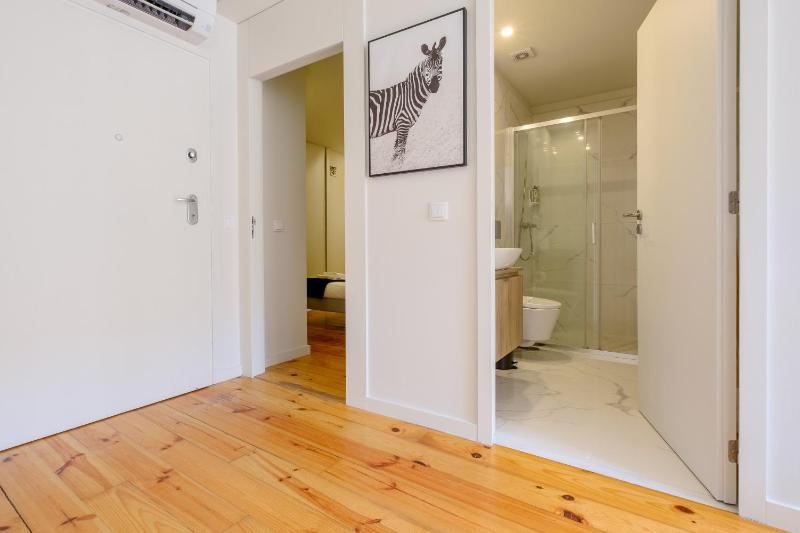Magnolia 5 Luxury with AC Metro Downtown Porto - image 15