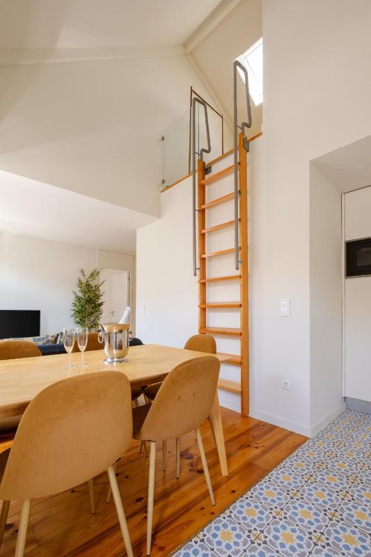 Magnolia 5 Luxury with AC Metro Downtown Porto - image 3