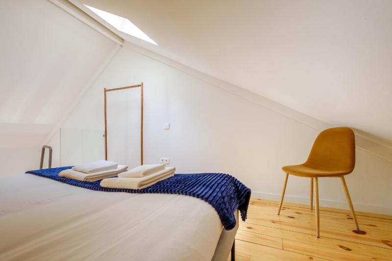Magnolia 5 Luxury with AC Metro Downtown Porto - image 9