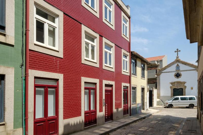 Magnolia 1 Luxury with AC Metro Downtown Porto - image 14