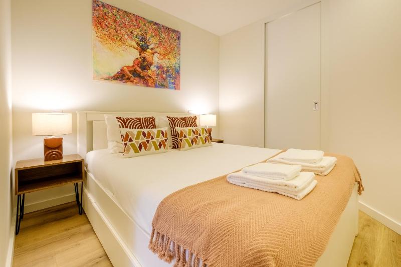 Magnolia 1 Luxury with AC Metro Downtown Porto - image 3