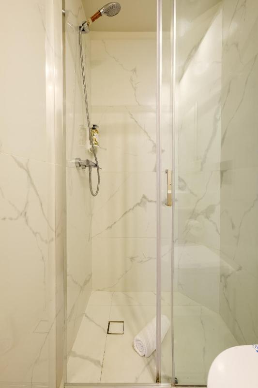 Magnolia 1 Luxury with AC Metro Downtown Porto - image 7