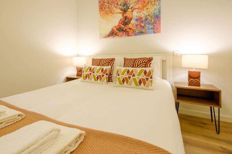 Magnolia 1 Luxury with AC Metro Downtown Porto - image 6
