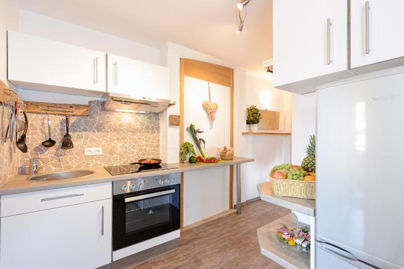 One-Bedroom Apartment image 3