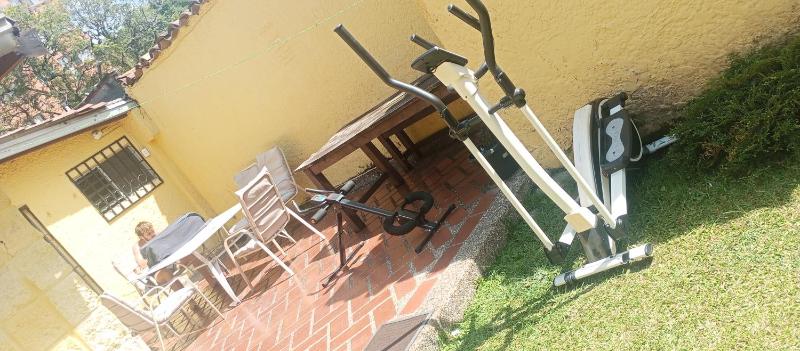 Yellow House Hostel - image 12