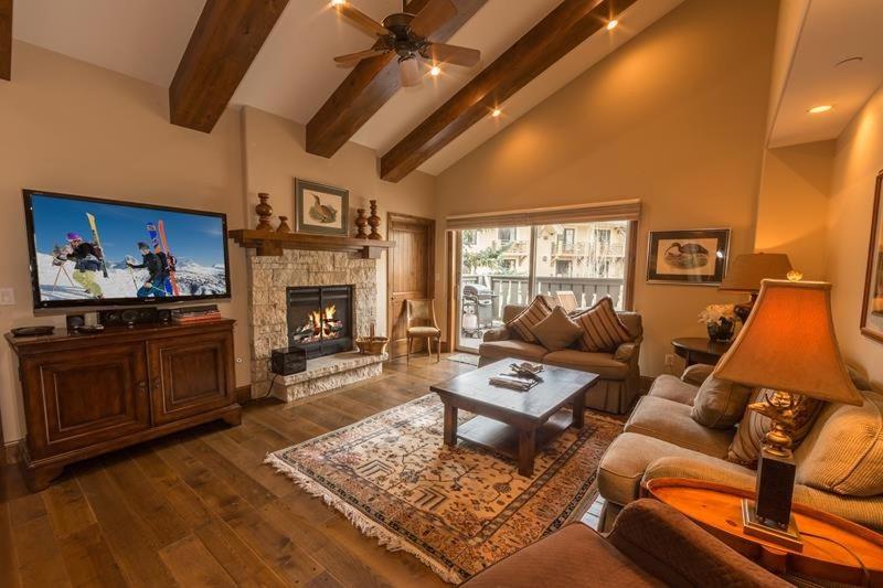 Condo with Onsite Pool & Hot Tub Free WiFi & Garage Parking - image 1