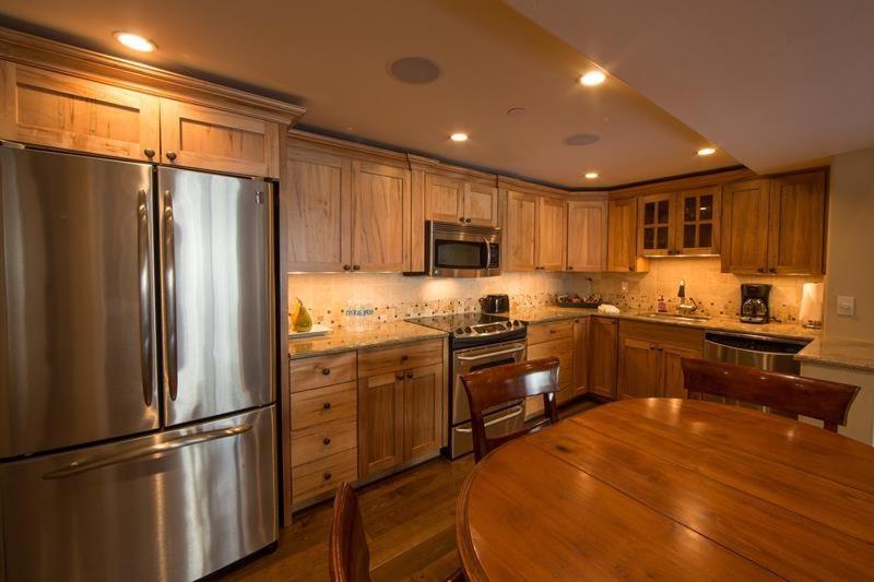 Condo with Onsite Pool & Hot Tub Free WiFi & Garage Parking - image 5