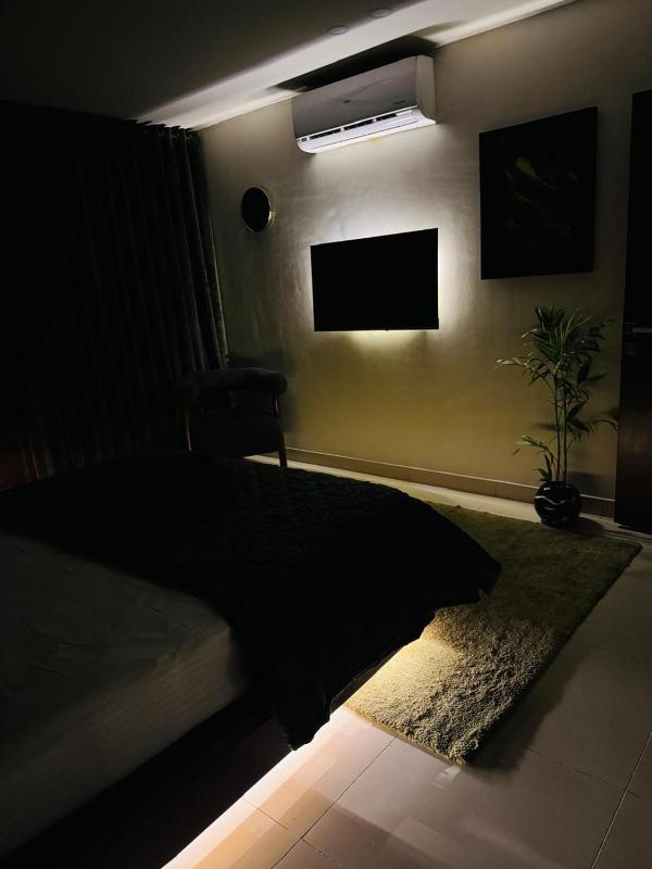 Grenvey Designer Apartment with Rooftop Pool & Self Check In - image 14