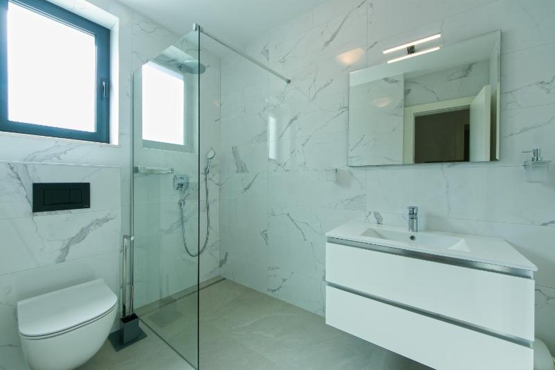 Family friendly seaside apartments Brela Makarska - 6007 - image 36