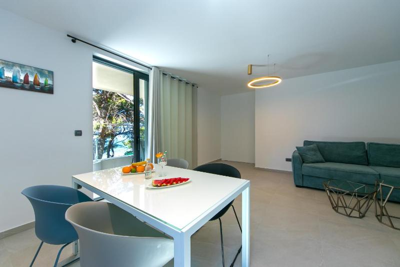 Family friendly seaside apartments Brela Makarska - 6007 - image 2