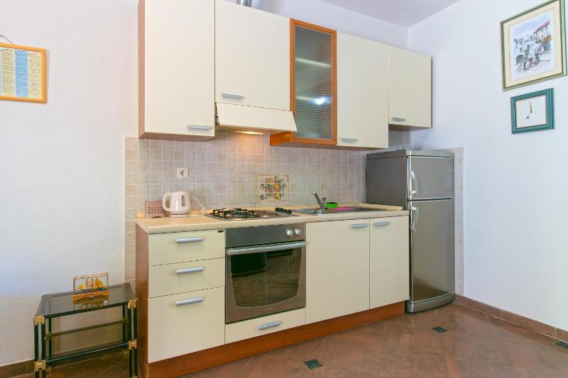 Family friendly seaside apartments Brela Makarska - 6007 - image 19