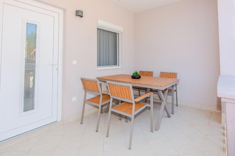 Apartments with parking space Vir - 24843 - image 3