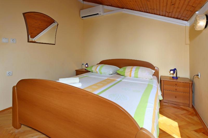 Apartments with parking space Lopar Rab - 24617 - image 17