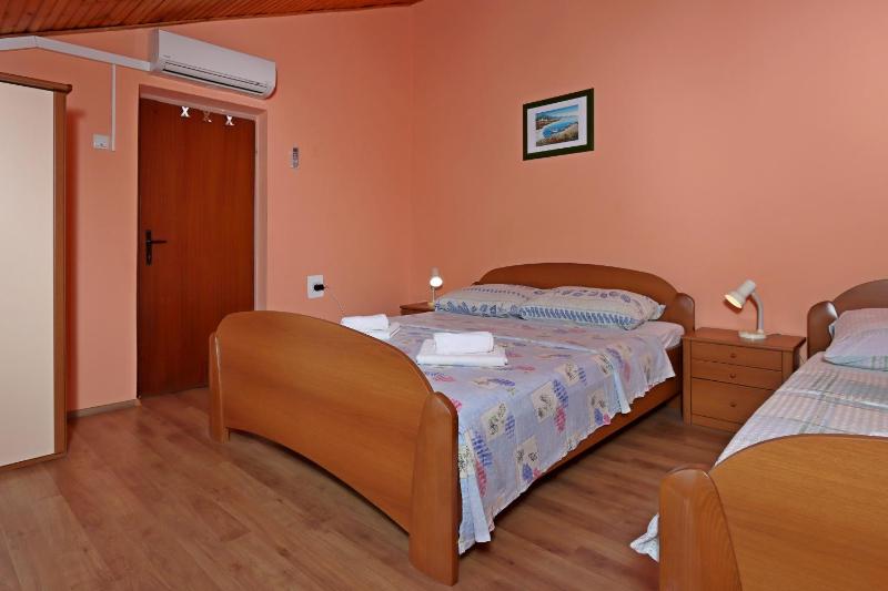 Apartments with parking space Lopar Rab - 24617 - image 13