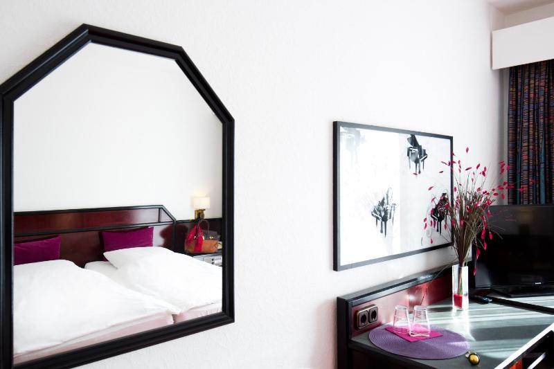 Double Room image 1