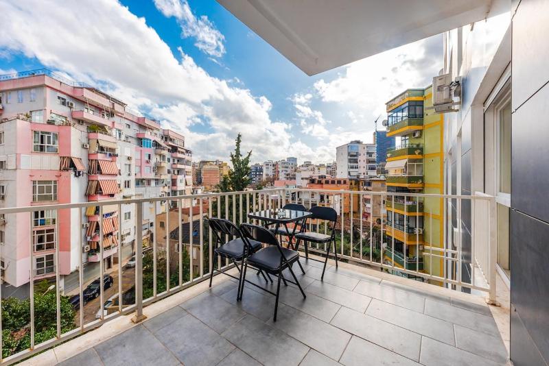 Vista Luxe Balcony with Free Private Parking - image 9