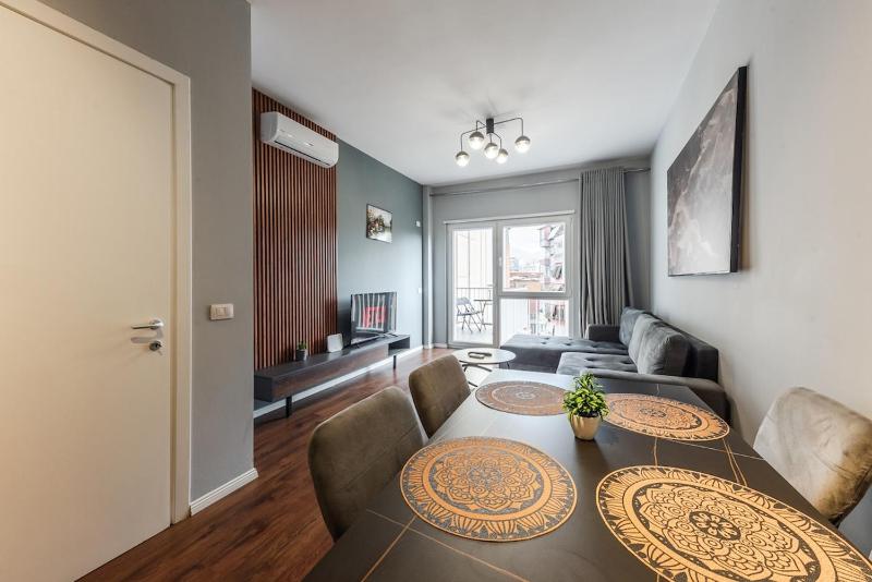 Vista Luxe Balcony with Free Private Parking - image 16
