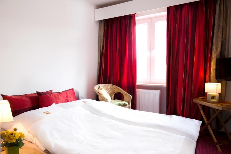 Small Double Room image 1