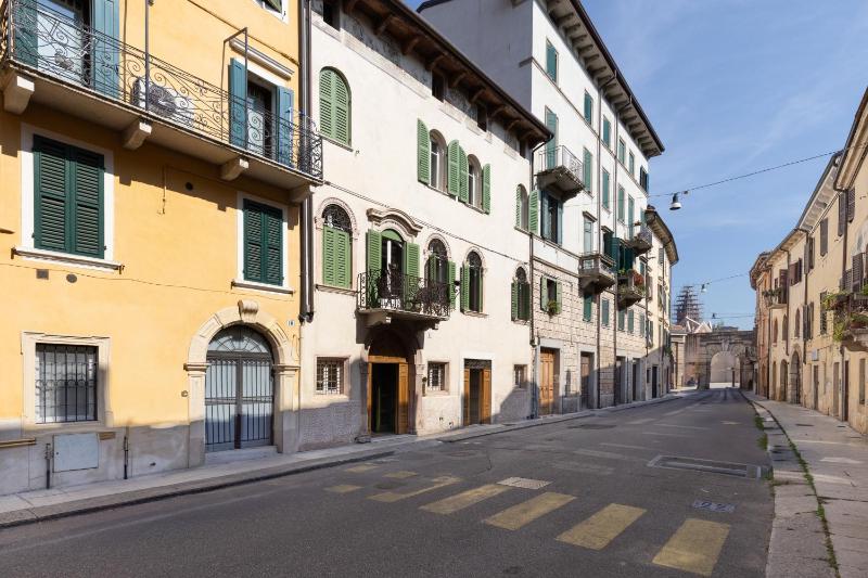 Palazzo Reggiani - Dante Alighieri - image 7