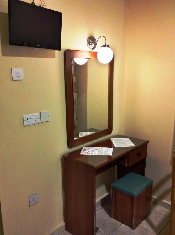 Double Room with Mountain View image 4