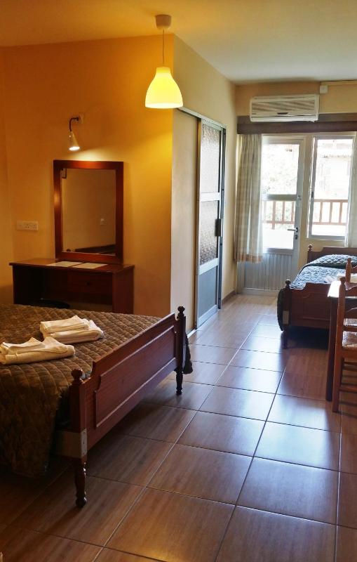 Triple Room with Mountain View image 4
