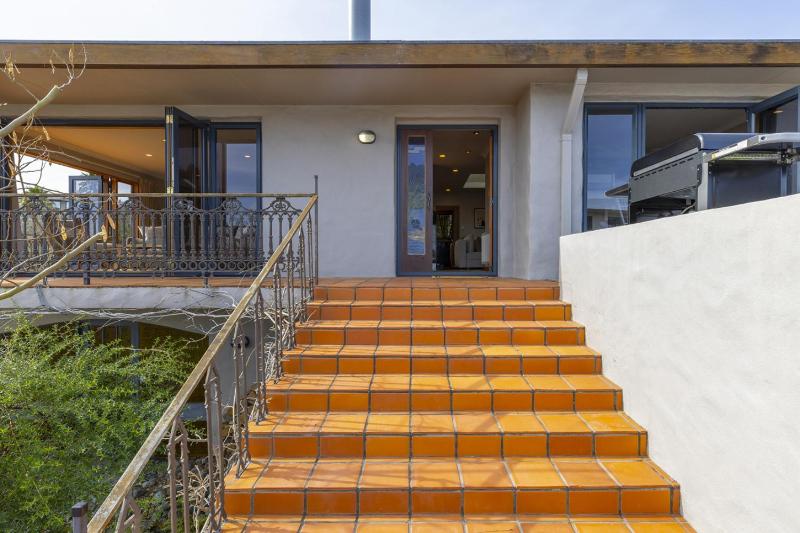 Harvey Lake House - stylish comfort with outdoor deck and lake views - image 18
