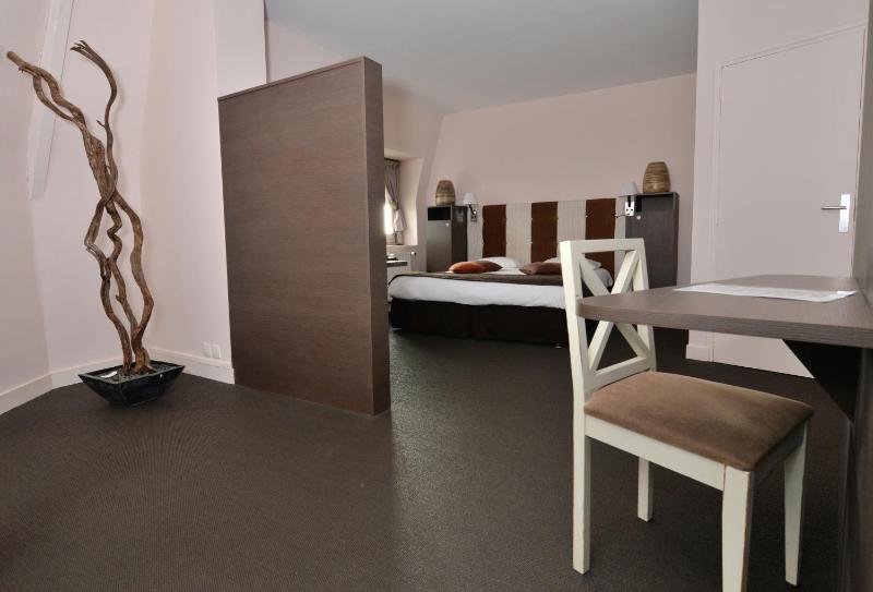 Prestige Double Room with Side Sea View  image 1