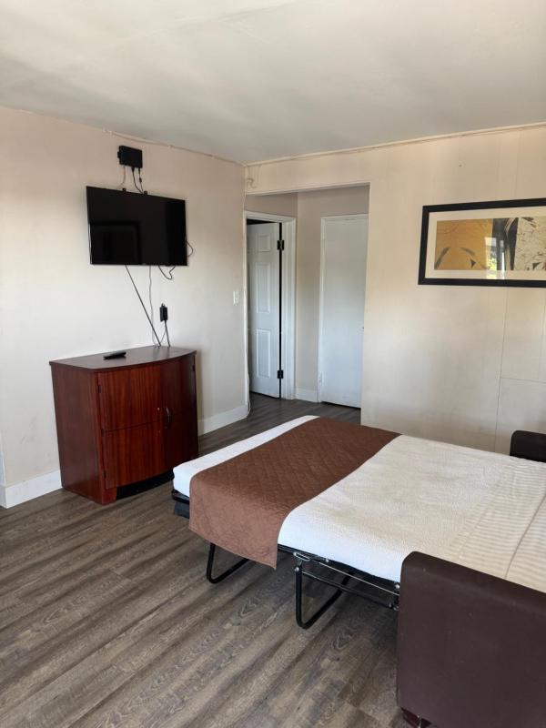 Holiday Lodge - image 7