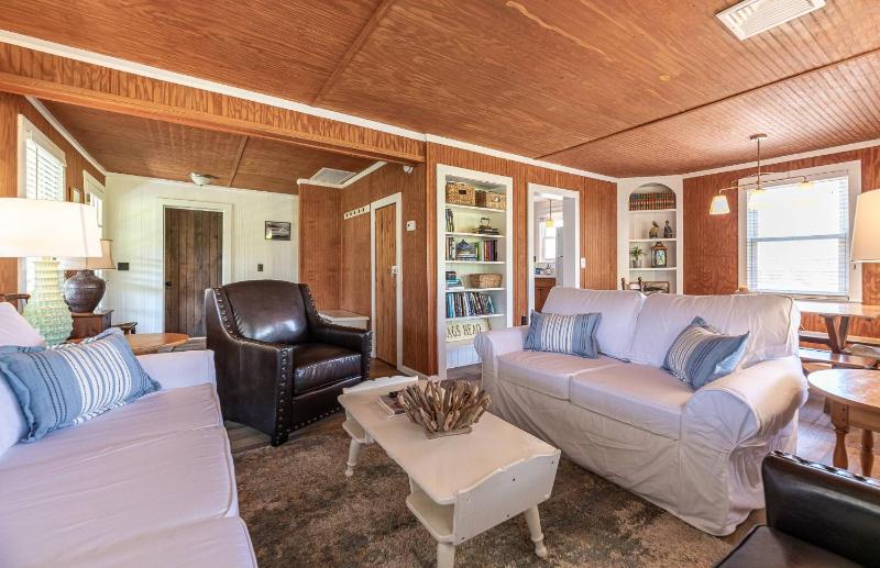 The Minor Manor - NH MP 11.5 Historic Oceanfront Dunetop Deck YR Flex Stays - image 22