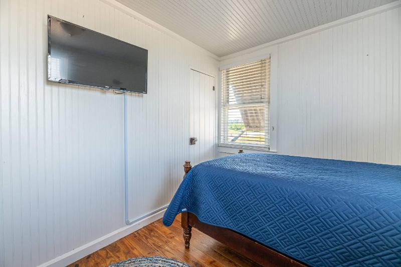 The Minor Manor - NH MP 11.5 Historic Oceanfront Dunetop Deck YR Flex Stays - image 29