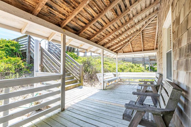 The Minor Manor - NH MP 11.5 Historic Oceanfront Dunetop Deck YR Flex Stays - image 9