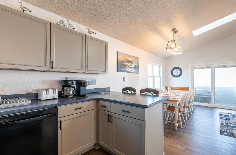 Southern Comfort - KDH MP 7.5 Semi-Oceanfront 140 Yds to Beach Hot Tub Pets OK Flex Stays - image 28