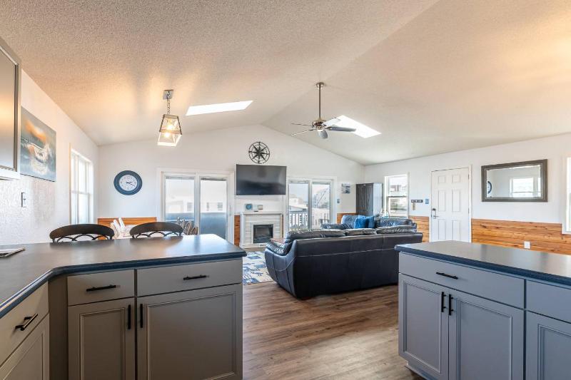 Southern Comfort - KDH MP 7.5 Semi-Oceanfront 140 Yds to Beach Hot Tub Pets OK Flex Stays - image 11