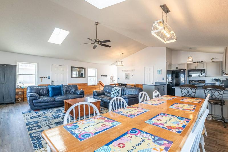 Southern Comfort - KDH MP 7.5 Semi-Oceanfront 140 Yds to Beach Hot Tub Pets OK Flex Stays - image 2