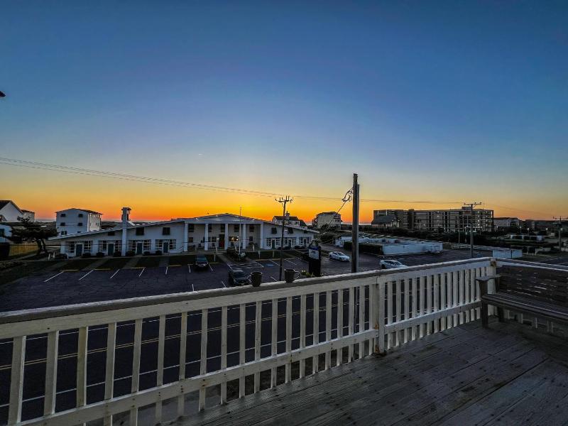 Southern Comfort - KDH MP 7.5 Semi-Oceanfront 140 Yds to Beach Hot Tub Pets OK Flex Stays - image 3